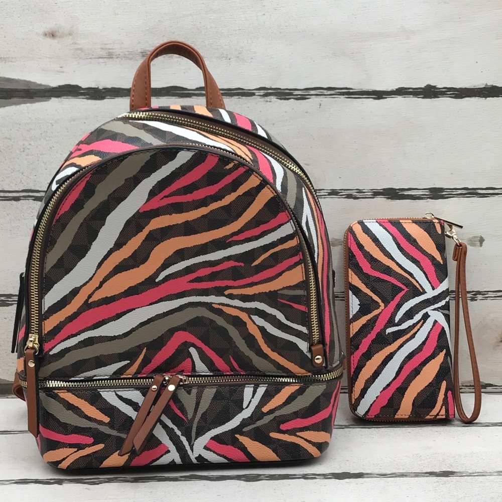 BNWT Deluxity Backpack Purse And Wristlet
